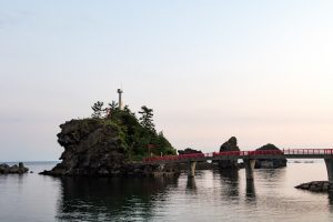 灯台現役引退後も、デートの聖地として人気 【新潟県糸魚川市　能生港灯台】
