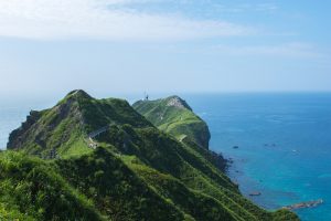 絶景とともに、130周年記念のツーショットを【北海道積丹町　神威岬灯台】