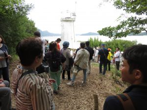 サイクリストも船で訪れる瀬戸内の小さな島の灯台【広島県三原市　佐木島灯台】
