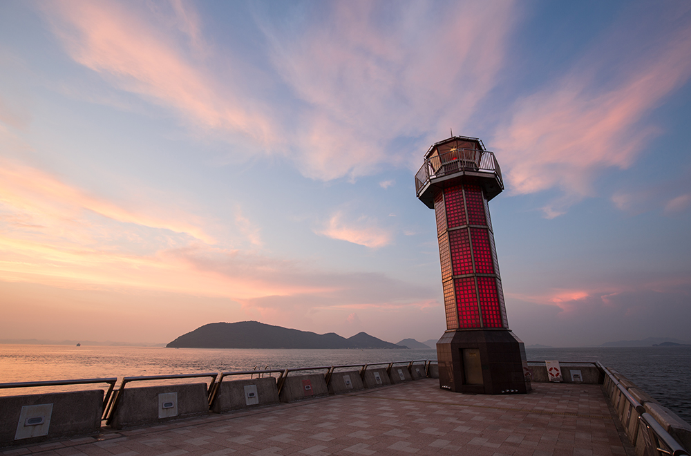 高松港玉藻防波堤灯台