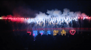 夜空を彩る灯台と花火の幻想美【新潟県糸魚川市　能生港灯台】