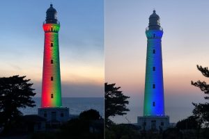 “聖地・出雲”で出合うツートーンカラーの灯台ライトアップ【島根県出雲市　出雲日御碕灯台】