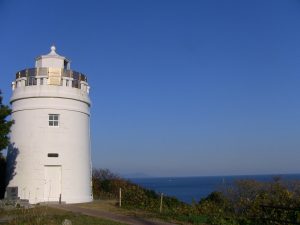 「恋する灯台」が見守る海で、つがいのアワビに願いを込めて【三重県鳥羽市 菅島灯台】