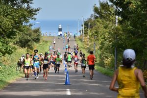 「恋する灯台」を目指して走ろう！マラソンコースに立つ魅惑の灯台【北海道網走市　能取岬灯台】
