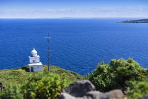 自然豊かな利尻島で、2人きりで出合う大パノラマの海と「恋する灯台」【北海道利尻富士町　鴛泊灯台】
