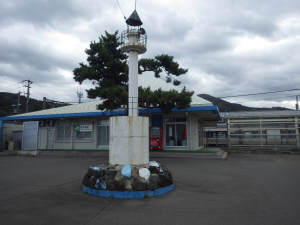 「恋する灯台」を応援する‟幸せの鐘”と‟駅前の灯台”【山形県和鶴岡市　鼠ヶ関灯台】