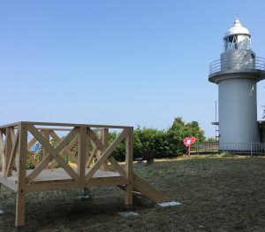 恋する灯台に展望デッキを設置「能登観音埼灯台×七尾湾の絶景を楽しむ」【石川県七尾市　能登観音埼灯台】