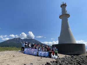 清掃活動とクルーズで海への関心を高める！「クイーンズしろやま」神瀬灯台清掃活動【鹿児島県鹿児島市　神瀬灯台】