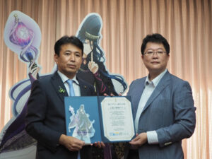 「出雲日御碕灯台」は凛々しく超長身！『燈の守り人』キャラクター表敬訪問【島根県出雲市　出雲日御碕灯台】