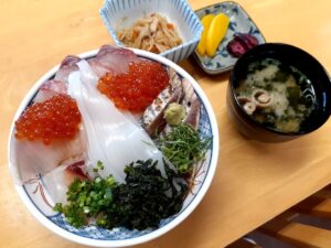 灯台をモチーフにした豪華な海鮮丼が、期間限定メニューとして登場！【島根県出雲市　出雲日御碕灯台】