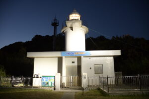 六島灯台を船上から鑑賞！星空の下で巡る六島灯台ライトアップツアー【岡山県笠岡市　六島灯台】